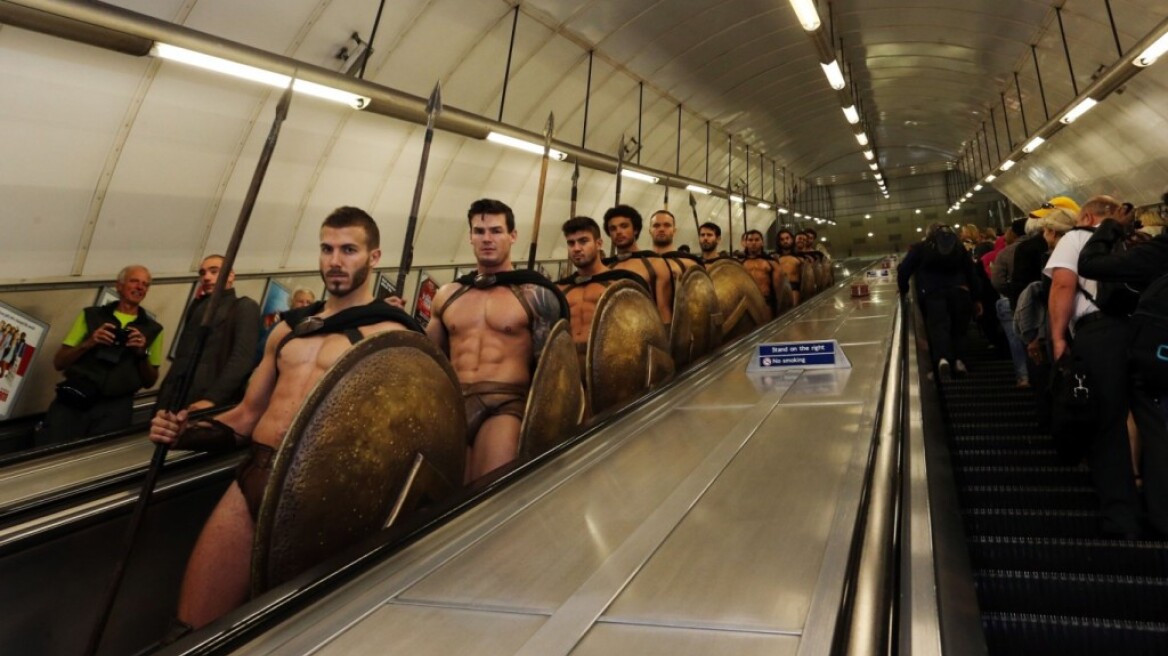 Σπαρτιάτες πολεμιστές αναστάτωσαν το μετρό του Λονδίνου!
